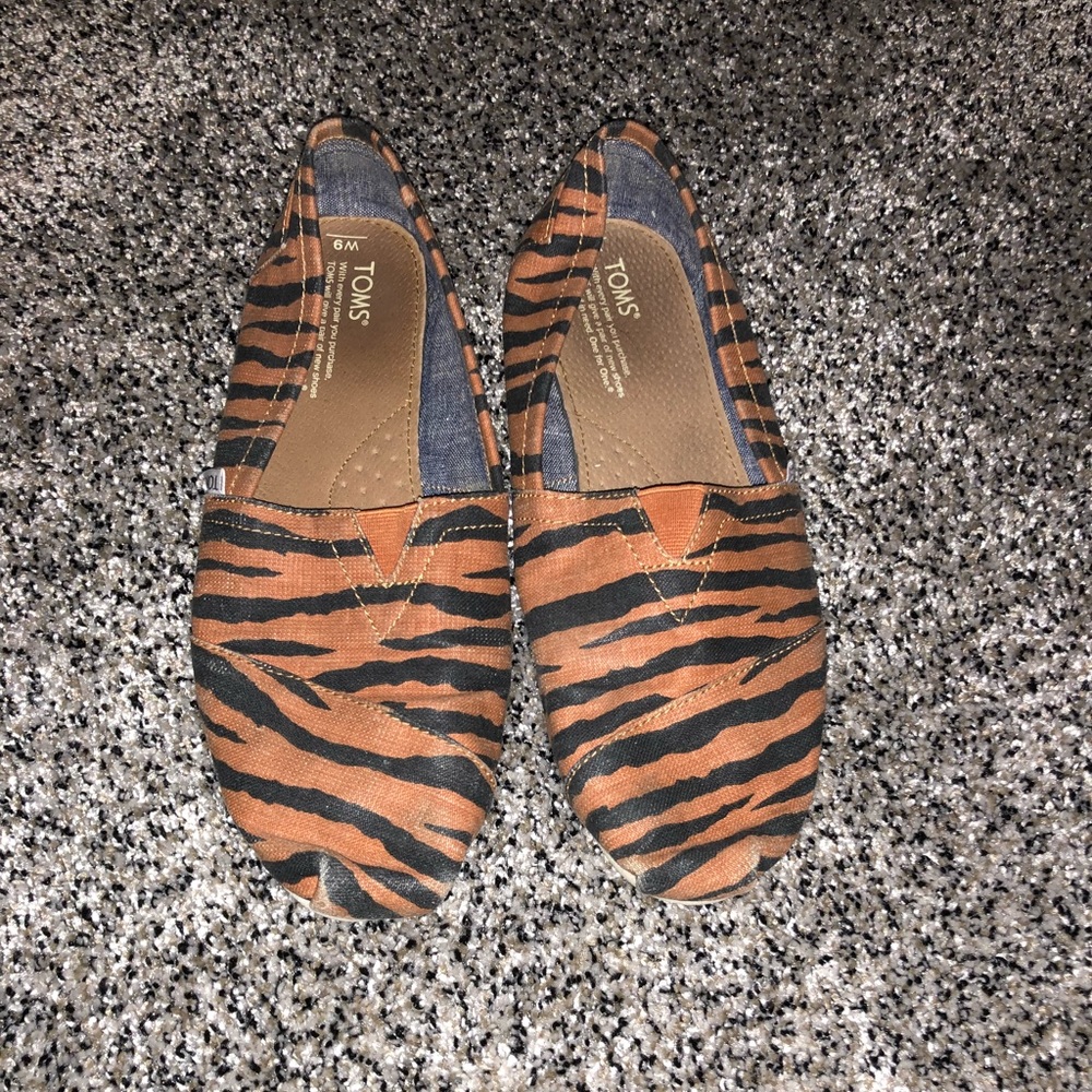 Tiger print Toms
